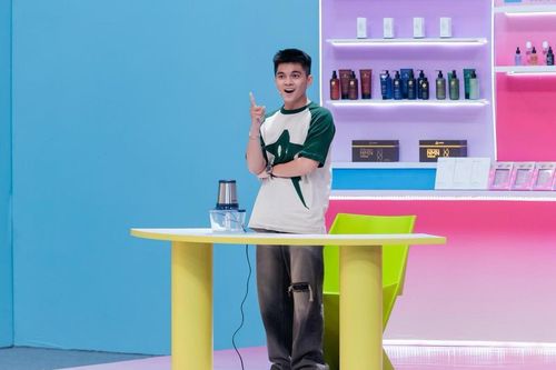 Chàng trai 22 tuổi khiến Hương Giang mê tít vì sự quý ông