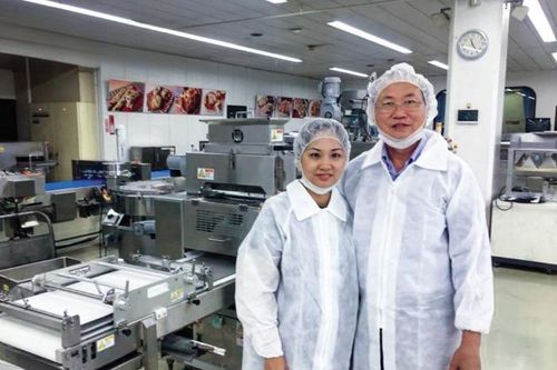 Cha và con gái 'vua bánh mì'