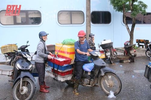 Ngư dân xứ Thanh 'bám biển' để cung ứng hải sản cho thị trường dịp nghỉ lễ