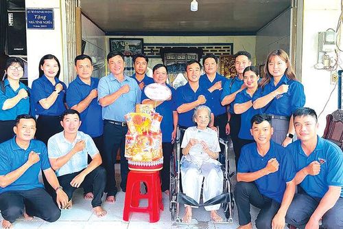 Về nghe mẹ ru!