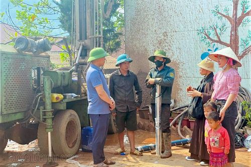 Tặng giếng nước và trao quà cho học sinh Nà Bủng