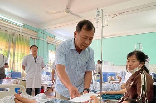 Ban An toàn giao thông tỉnh Gia Lai thăm hỏi nạn nhân bị tai nạn giao thông