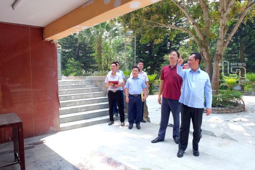 Đoàn công tác của tỉnh dâng hương tưởng nhớ Chủ tịch Hồ Chí Minh