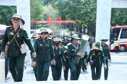 Hà Tĩnh: Đông đảo du khách tới Khu di tích Ngã ba Đồng Lộc