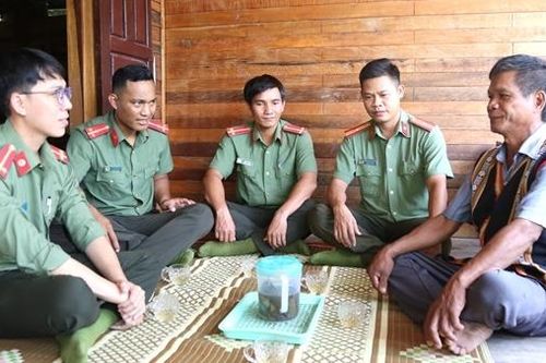 Thiếu tá an ninh bám làng, chuyển hóa địa bàn vùng cao