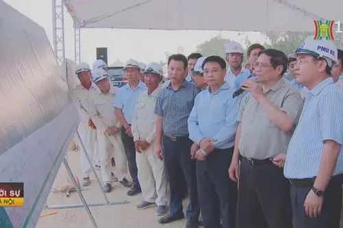Thủ tướng kiểm tra thi công cao tốc ở Nam Trung Bộ