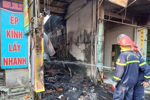 Cháy cửa hàng điện lạnh, thiệt hại hơn 1 tỷ đồng