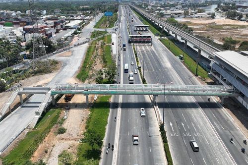 Lộ diện 9 cầu bộ hành cho tuyến Metro số 1 ở TP.HCM sắp đi vào hoạt động