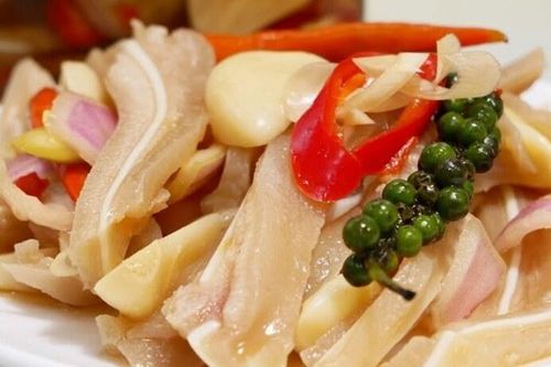 Cách làm tai heo ngâm nước mắm chua ngọt giòn sần sật siêu ngon