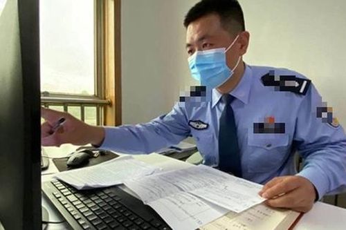 Bán mì cho cụ ông chuyên đưa 'tiền giả', 9 năm sau, chủ quán bất ngờ bị triệu tập tại đồn cảnh sát