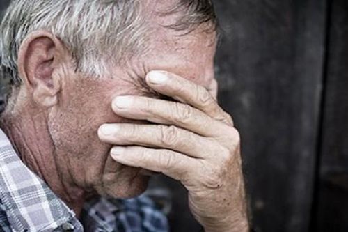 Bố sững sờ, bật khóc khi lần đầu đến thăm nhà con gái lấy chồng xa