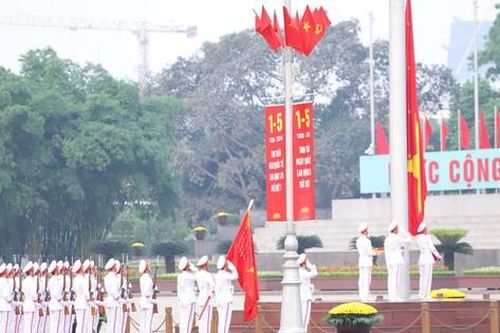 Xúc động Lễ thượng cờ trước Lăng Bác trong ngày 30/4 lịch sử