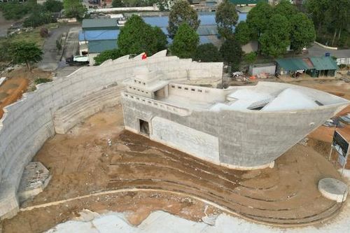 Cận cảnh tượng đài 'Con tàu tập kết' 80 tỷ đồng ở Sầm Sơn