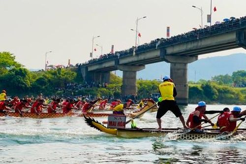Hơn 500 tay đua tranh tài trên sông Gianh