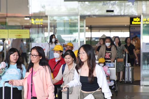 Ngày cuối kỳ nghỉ lễ, hai sân bay lớn đón hơn 200.000 khách