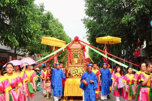 Rộn ràng Lễ hội đền Đức Ông Trần Quốc Nghiễn