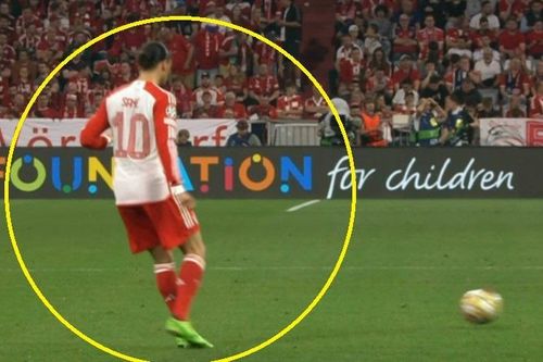 Hành động kỳ lạ của sao Bayern