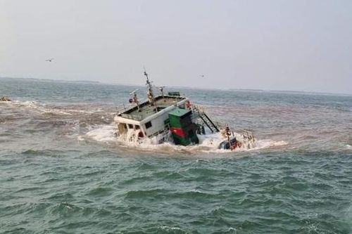 Nam Định: cứu nạn thành công 10 thuyền viên tàu SUNRISE 268 bị chìm