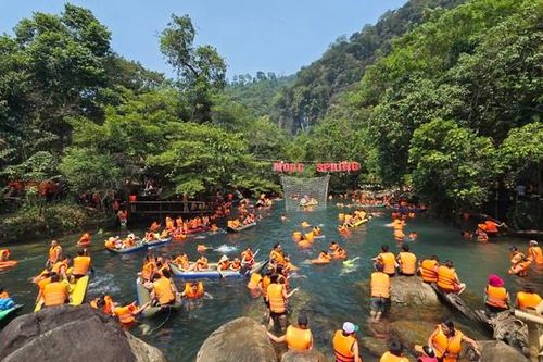 Miền Trung: Du lịch sinh thái, biển hút khách dịp lễ 30/4-1/5