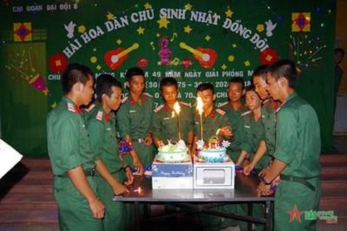 Xem bộ đội Quân khu 9 tổ chức 'Sinh nhật đồng đội'