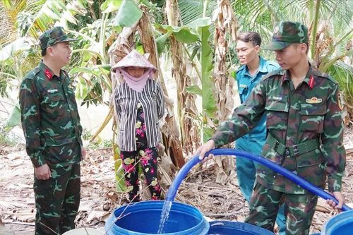 Nghĩa tình giữa hạn mặn