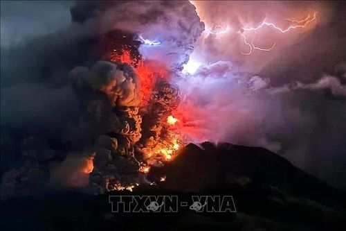 Indonesia: Cảnh báo núi lửa Ruang mức cao nhất