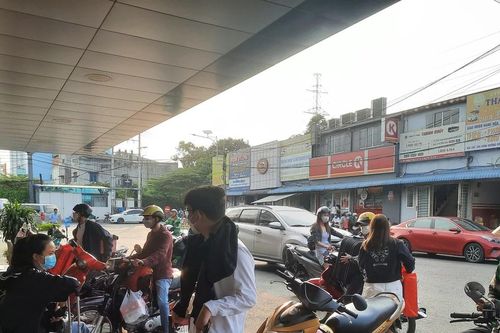 Người dân bắt đầu trở lại TPHCM sau kỳ nghỉ lễ