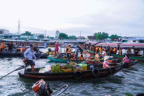 Sông nước miền Tây đông nghịt du khách dịp nghỉ lễ 30/4-1/5