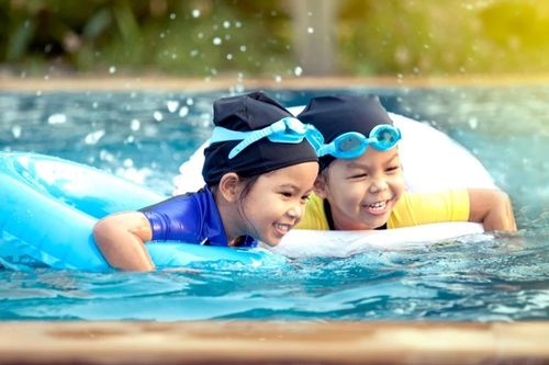 Trẻ mấy tuổi học bơi tốt nhất?