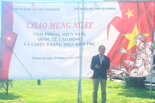 Cộng đồng người Việt tại Romania hòa chung không khí kỷ niệm những ngày lễ lớn