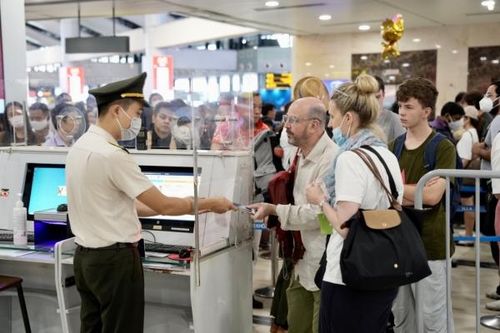 Ngày cuối kỳ nghỉ lễ 30/4-1/5: Cảng hàng không quốc tế Nội Bài và Tân Sơn Nhất có 16 khung giờ cao điểm, đón hơn 200.000 lượt khách