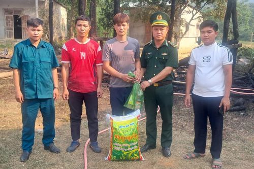 Kịp thời hỗ trợ gia đình bị hỏa hoạn