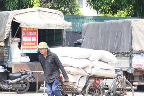 Nhọc nhằn mưu sinh dưới nắng như thiêu đốt của những người coi 'việc nghỉ lễ là điều xa vời'