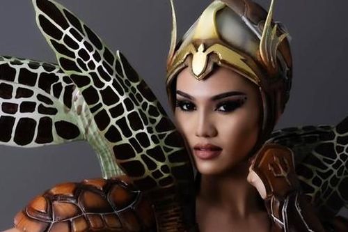 Thí sinh Hoa hậu Hoàn vũ Philippines ngất xỉu khi diễn trang phục dân tộc