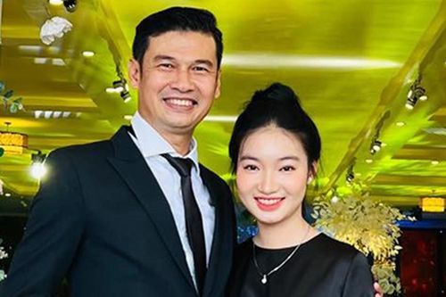 Tiết Cương hạnh phúc bên vợ trẻ kém 26 tuổi, không buồn khi bị chê hết thời