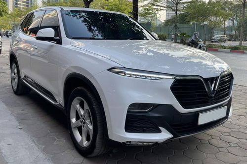 Tầm giá 700-800 triệu đồng mua VinFast Lux SA2.0 cũ hoặc xe nào?