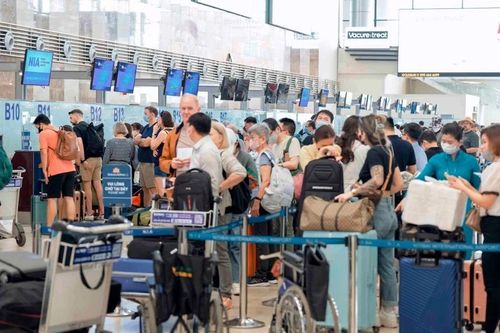 Ngày cuối nghỉ lễ 30/4-1/5: Hai sân bay lớn nhất nước đón hơn 200.000 khách