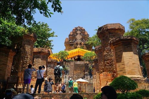 Gần 970 nghìn lượt du khách đến Khánh Hòa