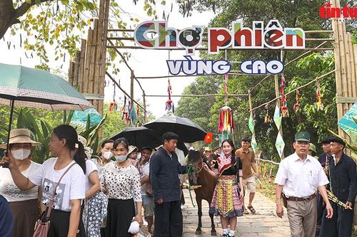 'Sắc màu phiên chợ non nước Cao Bằng' tại thủ đô