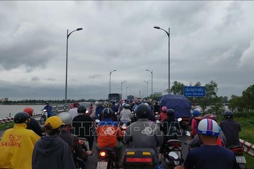 Tránh nắng nóng, người dân miền Tây chọn rời quê trong đêm
