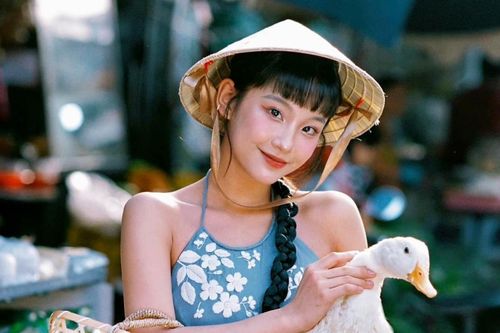 Nhan sắc cuốn hút của cô gái mẫu ảnh người Tày trong phim Lật Mặt 7