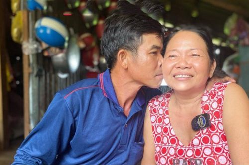 Người đàn ông lấy vợ hơn 30 tuổi bất chấp lời chế giễu của thiên hạ