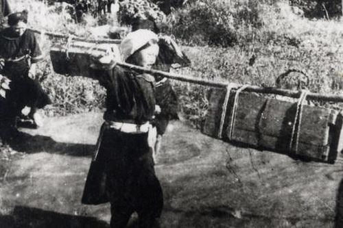 Phụ nữ chung sức cùng toàn quân, toàn dân làm nên chiến thắng Điện Biên Phủ