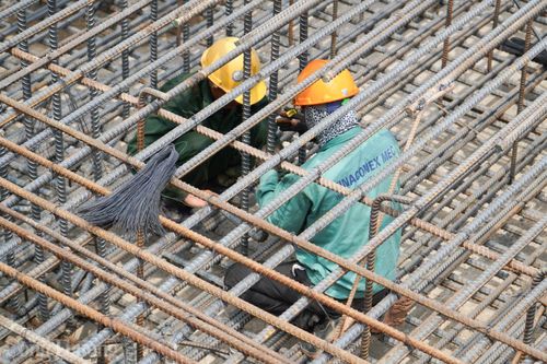 'Vượt nắng' thi công cầu dài nhất cao tốc Vân Phong - Nha Trang
