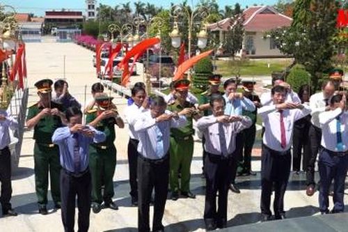 Lãnh đạo Tỉnh ủy, HĐND, UBND, UBMTTQVN tỉnh An Giang tri ân anh hùng liệt sĩ
