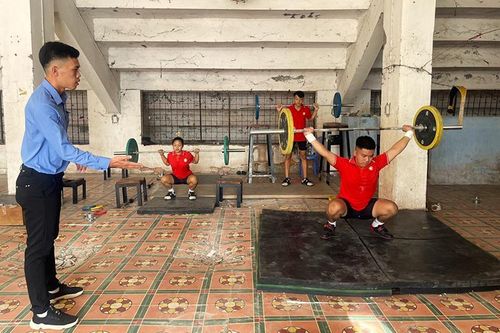Bước tiến môn cử tạ Đất Sen hồng