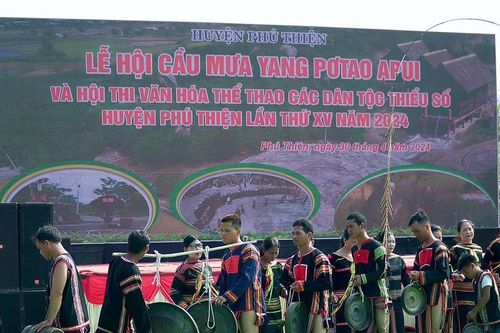 Ngày hội văn hóa, thể thao các dân tộc thiểu số trên quê hương Vua Lửa
