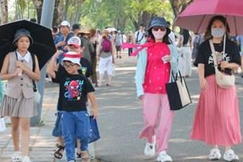 Huế hút khách kỳ nghỉ lễ dài ngày