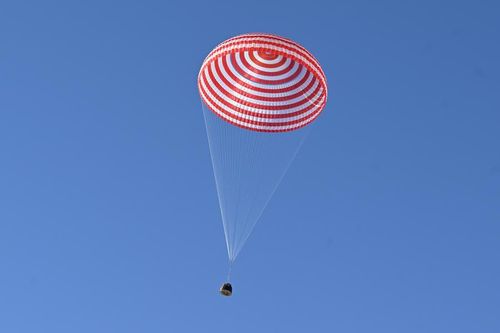 Phi hành đoàn Shenzhou-17 của Trung Quốc trở về Trái Đất