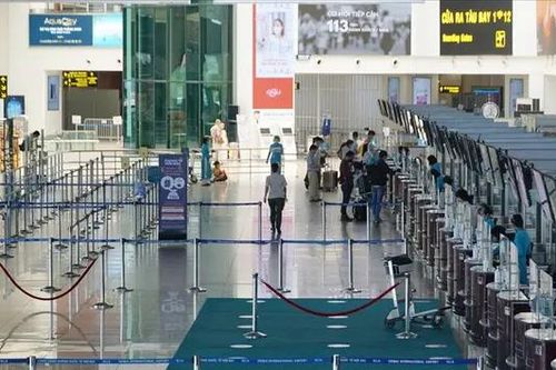 Sân bay Nội Bài vắng khách trở về sau kỳ nghỉ lễ
